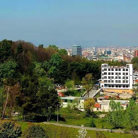 Arberia فندق تيرانا