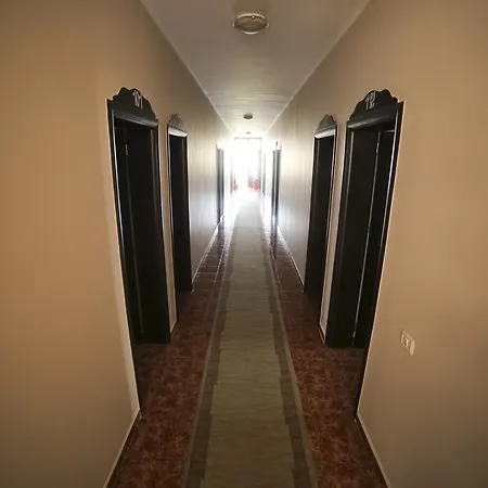 Arberia فندق تيرانا